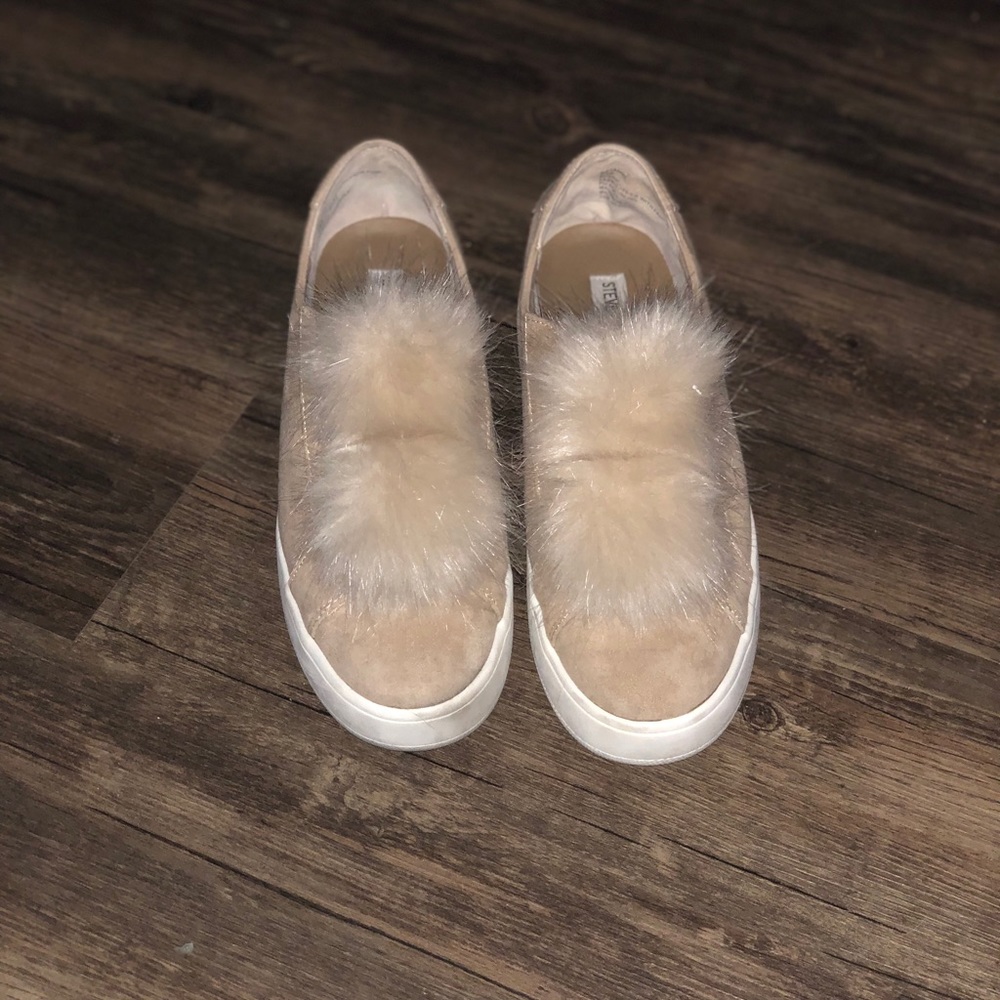 Steve Madden Bryanne Pom Slip Ons